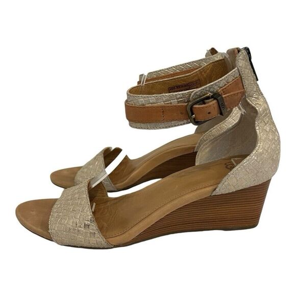 UGG Womens Size 9 Char Leather Ankle Strap Kitten Wedges in Gold - Picture 4 of 8